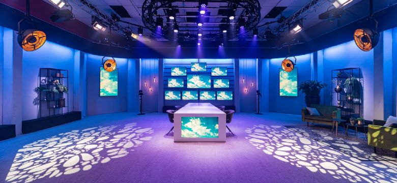 VRF zet met Studio Bloq vierkante studio voor online evenementen in de markt