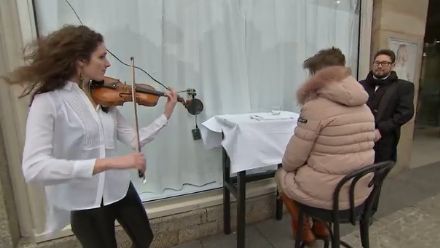Xsaga bedenkt zeer 'kleinschalig' promo event voor de Bijenkorf (VIDEO)